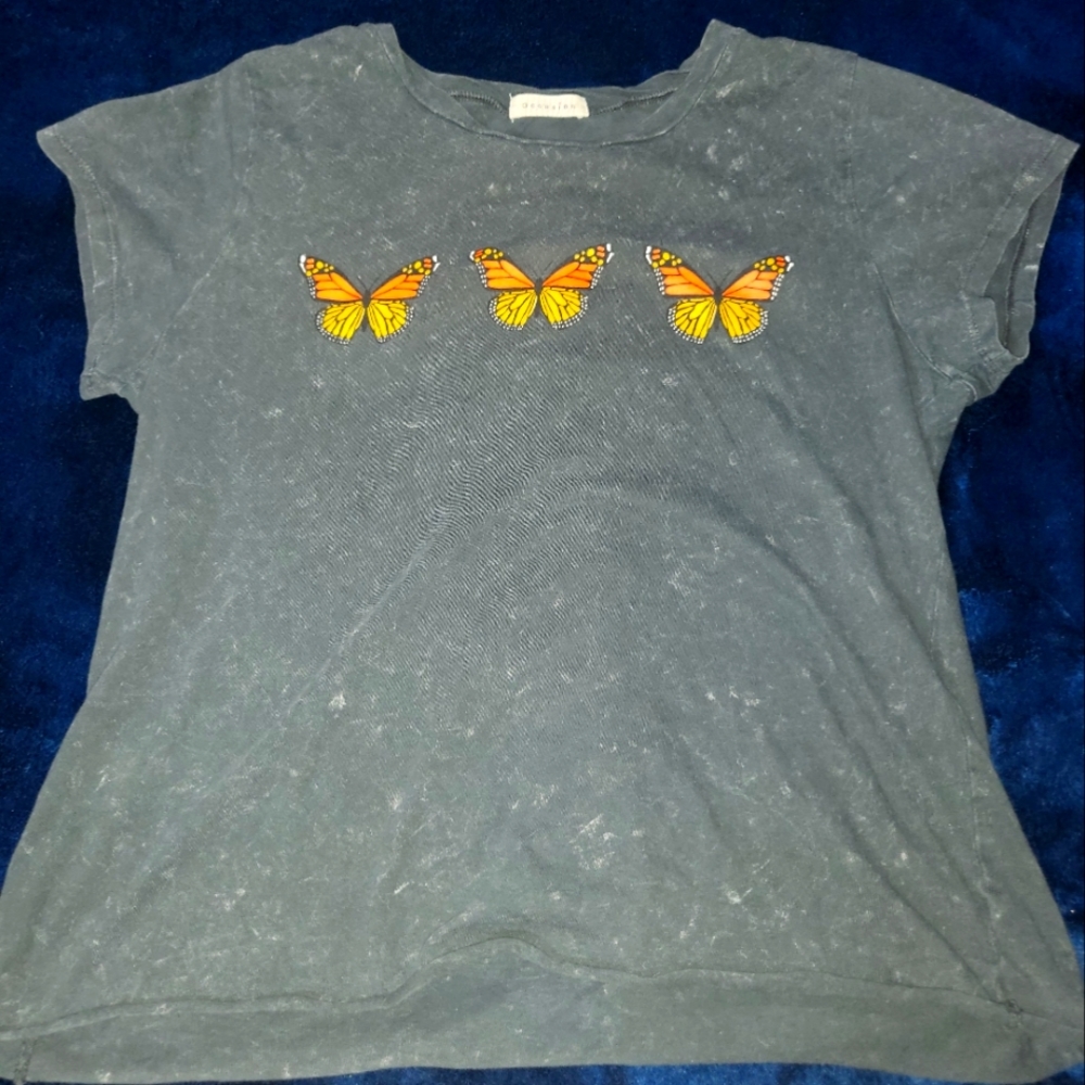 Occassion Women's sz medium butterfly raw hemmed shirt